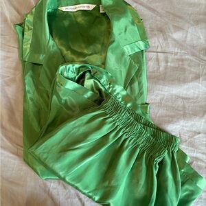 Victoria Secrets nice short set sleep wear-large